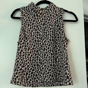 Sleeveless high neck leopard print top